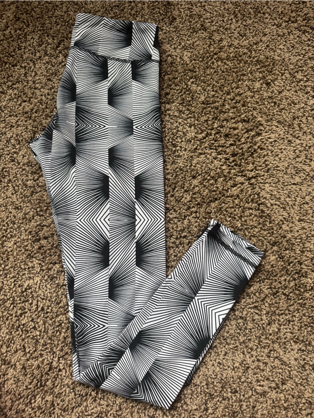 Aeropostale Black & White Geometric Leggings